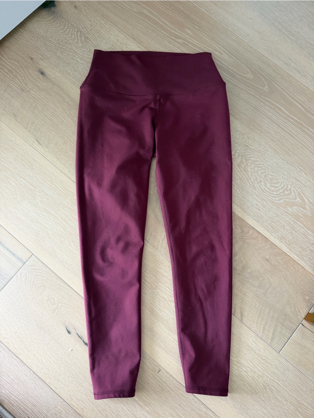 ALO BURGUNDY LEGGINGS SIZE SMALL